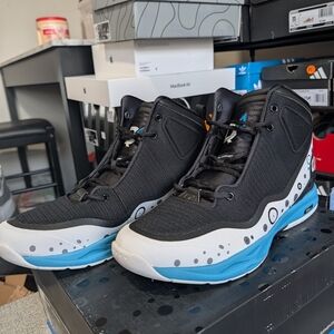 Q4 Kompress Basketball Shoes